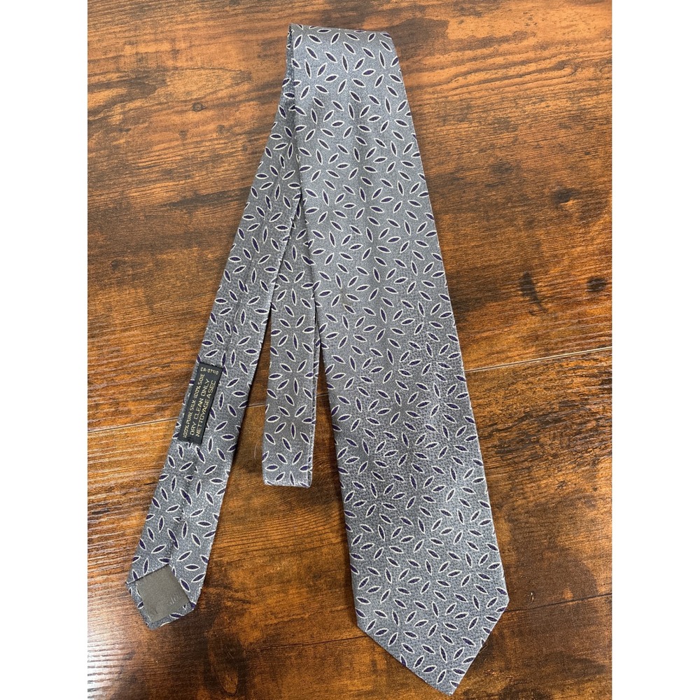 Giorgio Armani Cravatte Mens Silk Tie Grey Purple Geometric Leaf Made in Italy